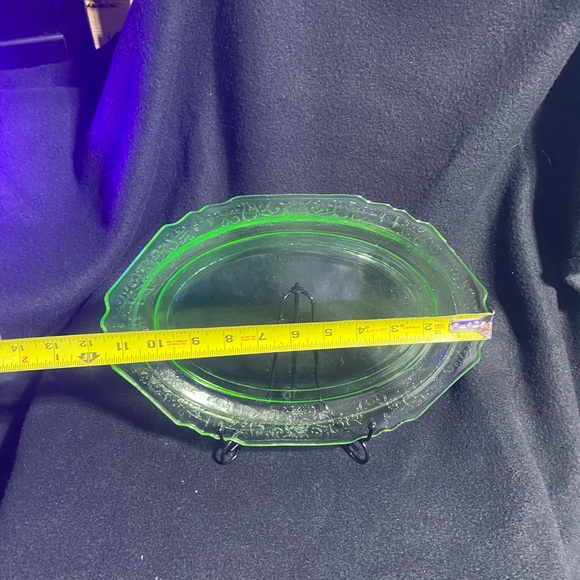 antique uranium glass large platter - Picture 4 of 4